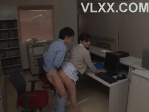 Thanh niên sục cặc ngay trước mặt mẹ kế