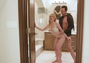 Nhấp lồn em đồng nghiệp chân dài